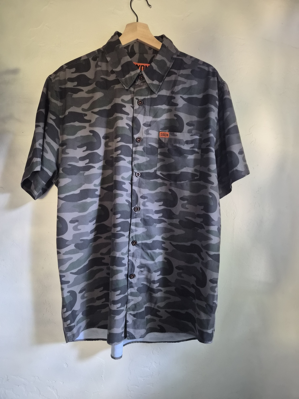 DIXXON Men’s Short-Sleeve Camouflage Button-Down Shirt - Green & Grey